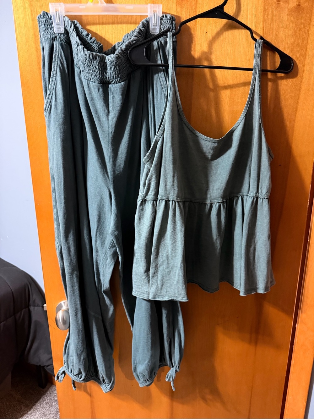 aerie Two-Piece Green Tank Top & Jogger Set